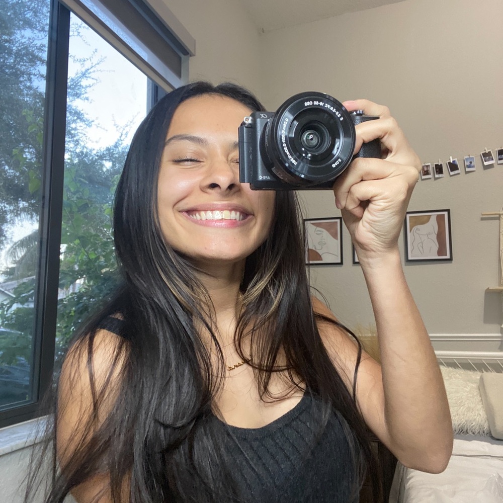SONY A5100 camera with flash and flip up screen vlogging camera